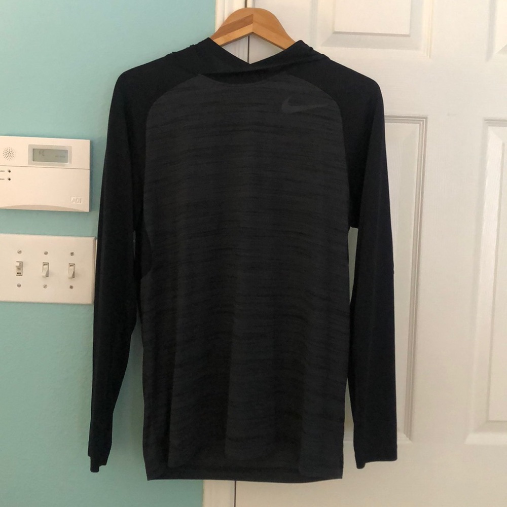 Nike Dri-Fit Men’s medium hoodie shirt